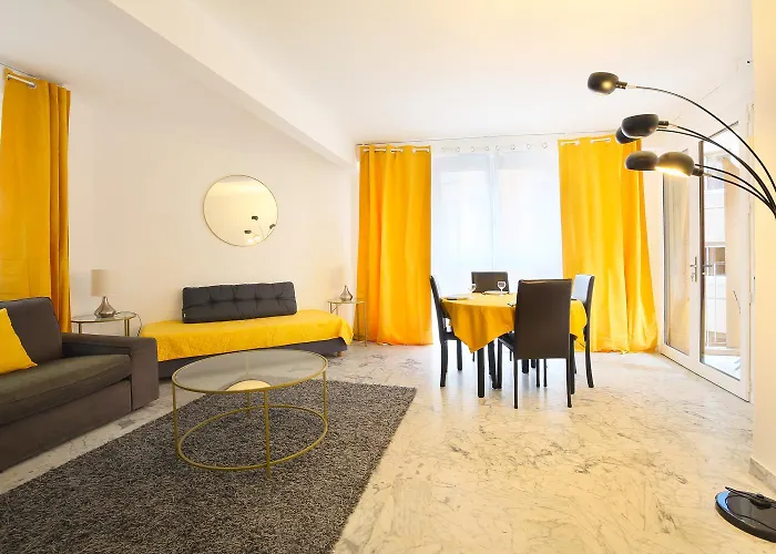 Le Jaune Place Saint Georges 100m Parking Terrasse