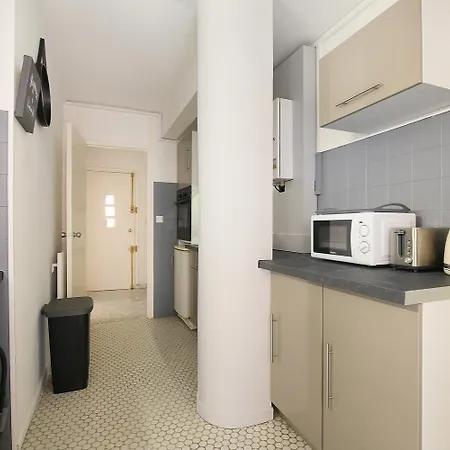 Le Jaune Place Saint Georges 100m Parking Terrasse